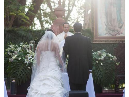 Novios en su ceremonia