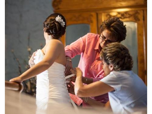 Ajustando el vestido