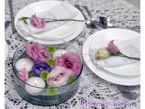 Precioso adorno de velas con flores