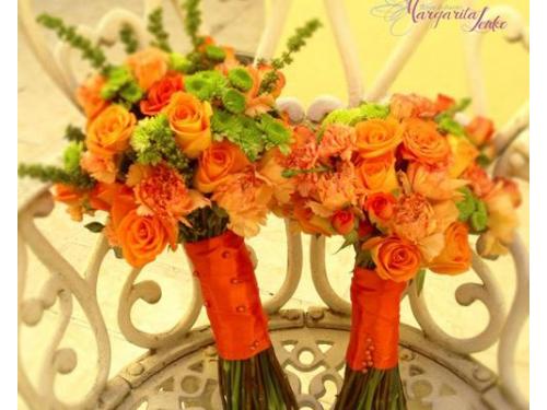 Ramos con flores de vivos colores