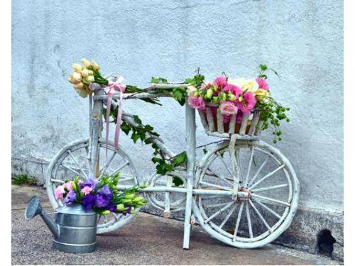 Bicicleta con decoración floral
