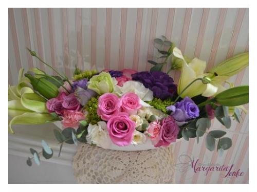 Arreglos florales con rosas de colores