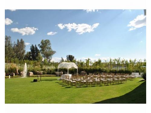 Ceremonia civil en el jardín