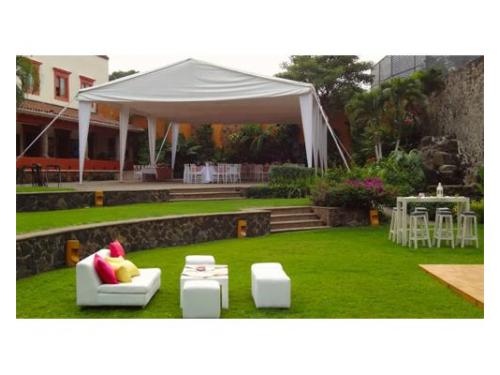 Montaje en jardín con carpa