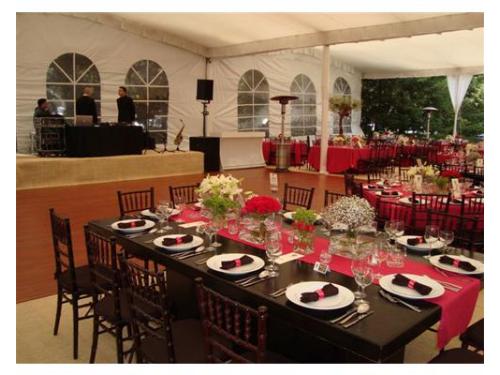 Mesa y sillas tiffany color chocolate