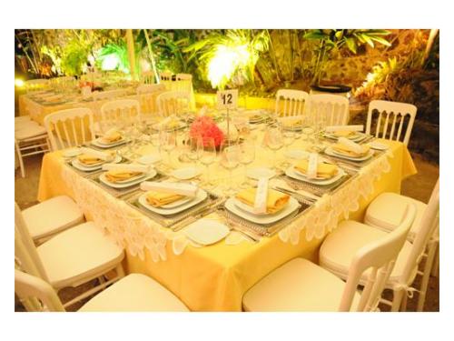 Montaje amarillo con blanco