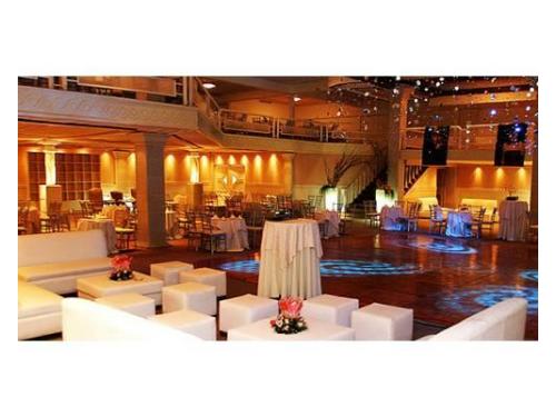 Amplios espacios con salas lounge