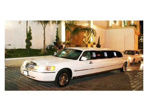 Limosine blanca para los novios