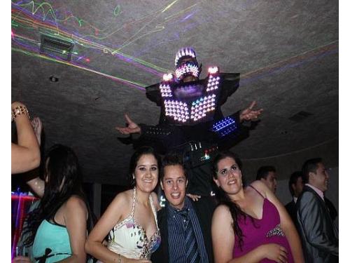 La novia disfrutando de su boda