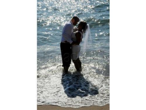 Novios en la playa