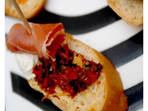 Canapé de jamón serrano