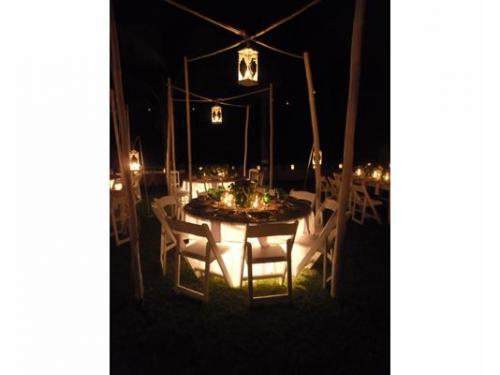 Montaje avant garde con mesa iluminada