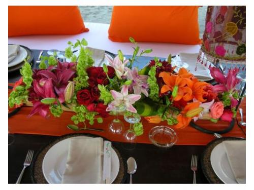 Decoración en la mesa de los novios