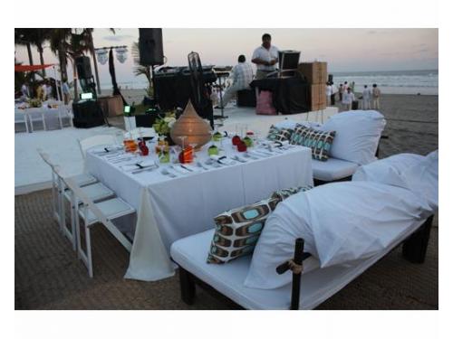 Montaje avant garde en la playa