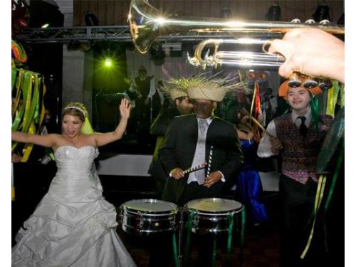 Bailando la batucada