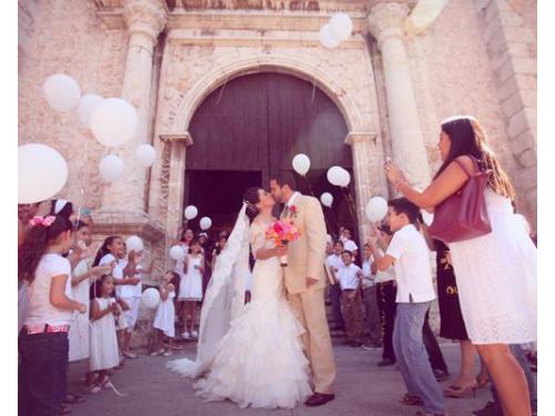 Celebrando a los novios
