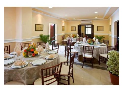 Organización de mesas en los interiores