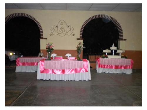 Mesa de novios y pastel