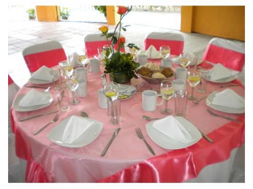 Montaje para desayuno de despedida de soltera