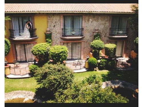 Novios en el balcón