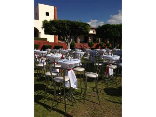 Montaje blanco con rojo