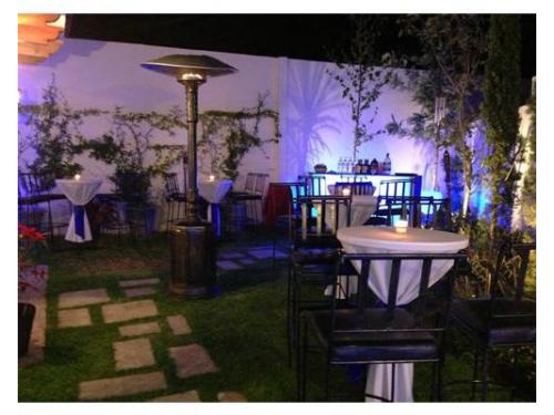 Barra iluminada y periqueras