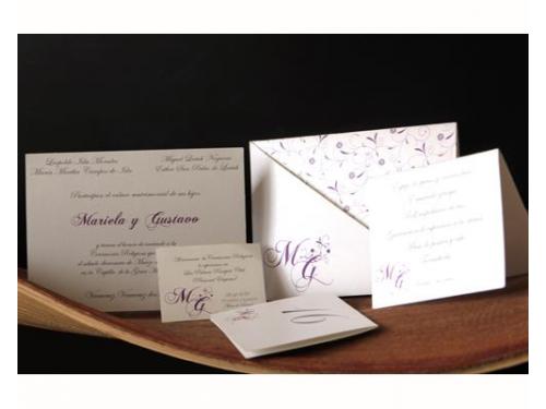 Invitación blanco con morado