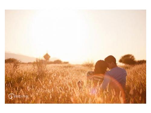 Sentados en el trigal