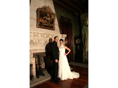 Novios junto a chimenea