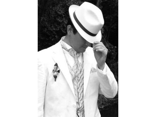 Novio con sombrero