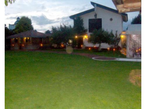 Los bellos jardines al atardecer