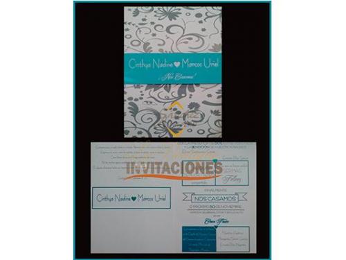 Invitación con ornamentos azul