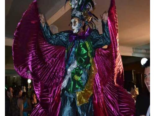 Zanqueros con grandes vestuarios