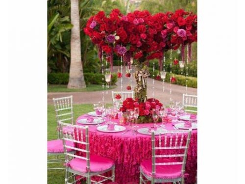 Montaje tiffany con mantelería rosa