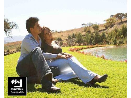 Novios en el jardín