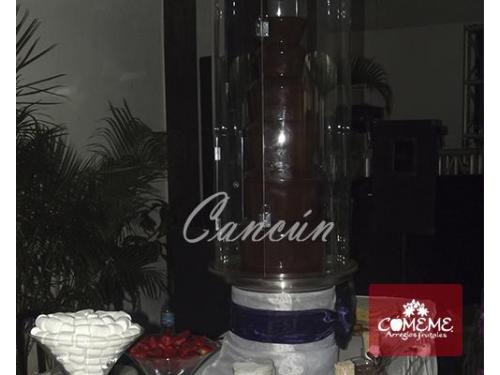 Fuente de chocolate obscuro