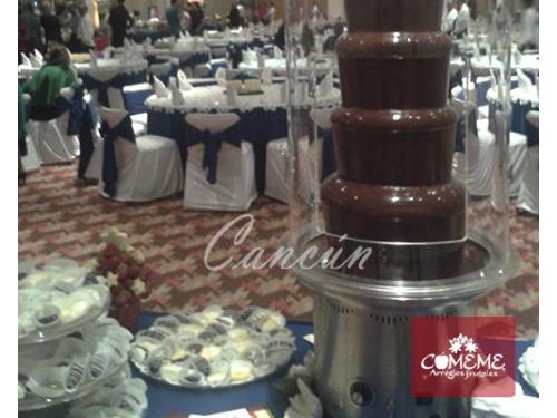 Fuente de chocolate obscuro