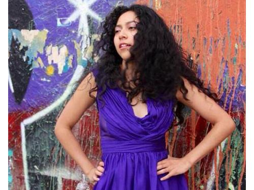 Vestido con escote frontal