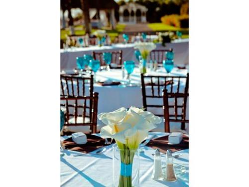 Centro de mesa sencillo con base de cristal