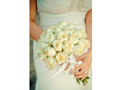 Detalle de las flores del ramo de la novia