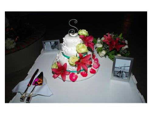 Mesa para pastel de la boda