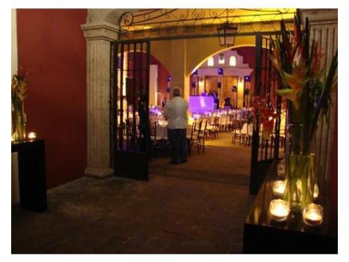 Decoración romántica para la entrada principal