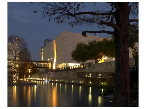 Iluminación nocturna exterior de el museo del noreste mune