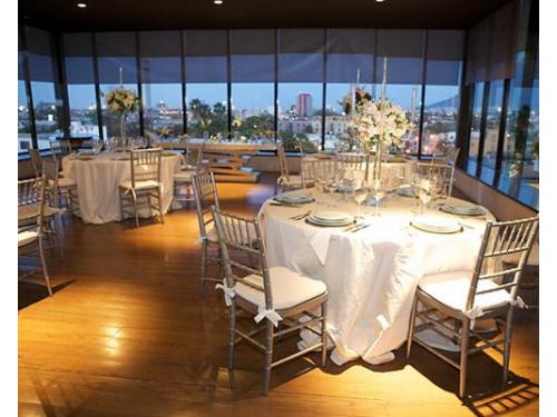 Amplio salón ideal para tu montaje