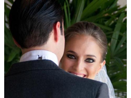 Felicidad de la novia en su primer baile con su esposo