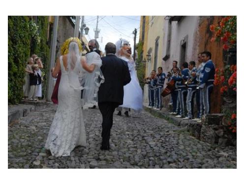 Junto con el mariachi