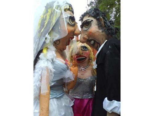 Mojigangas de los novios