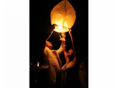 Liberación de globos de cantoya