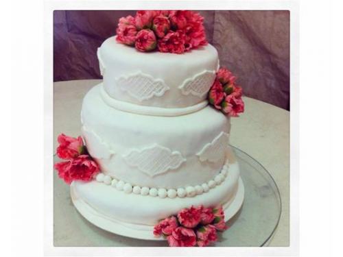Pastel con detalles florales