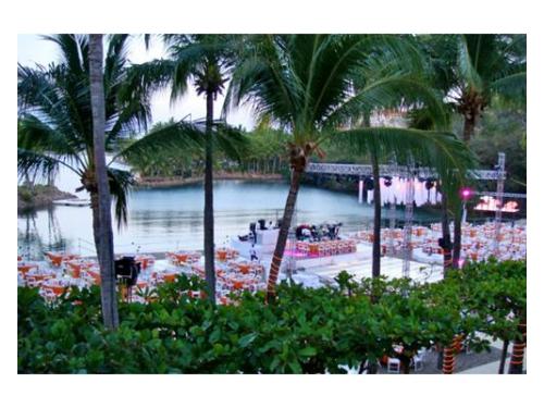 Montaje frente a la laguna